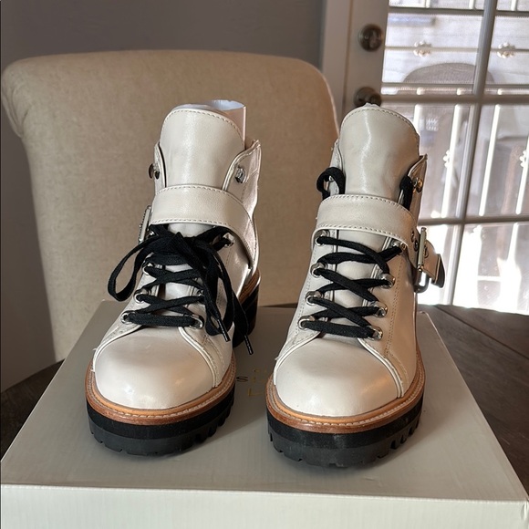 Marc Fisher Indre Lug Sole Ankle Boots - Picture 5 of 8